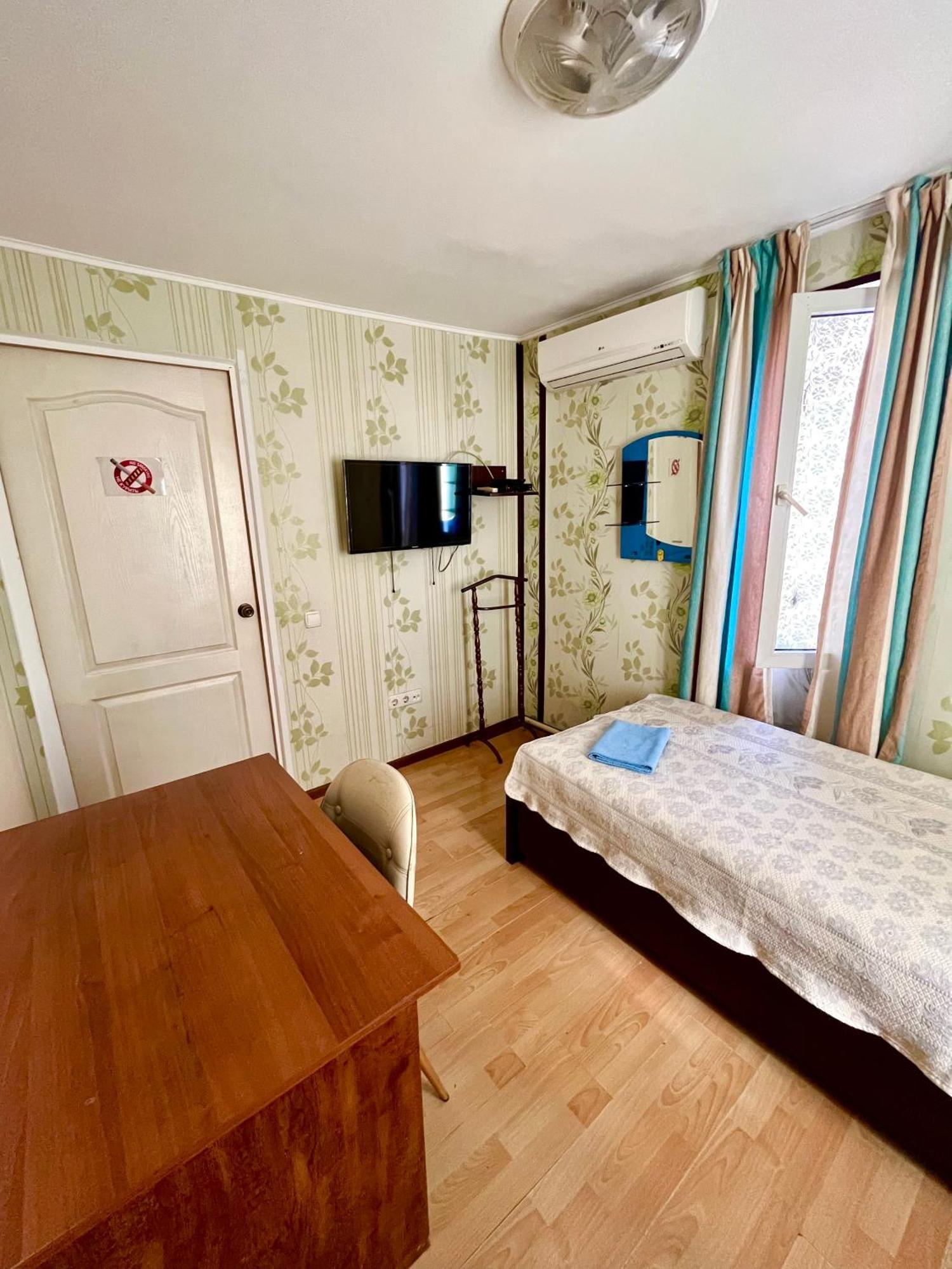 Esentai Hostel Алма Ата Екстериор снимка