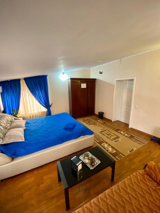 Esentai Hostel Алма Ата Екстериор снимка