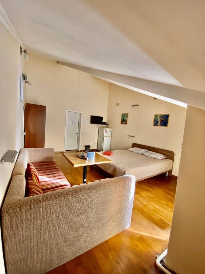 Esentai Hostel Алма Ата Екстериор снимка