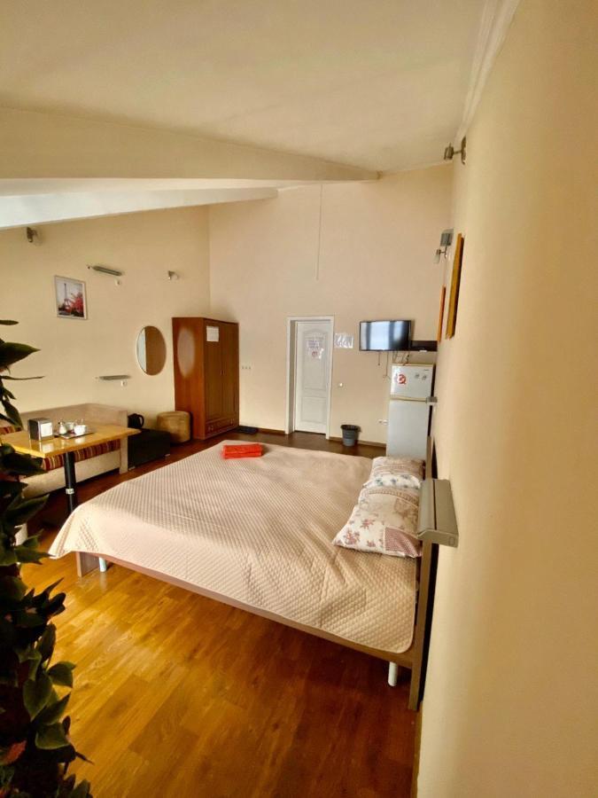 Esentai Hostel Алма Ата Екстериор снимка