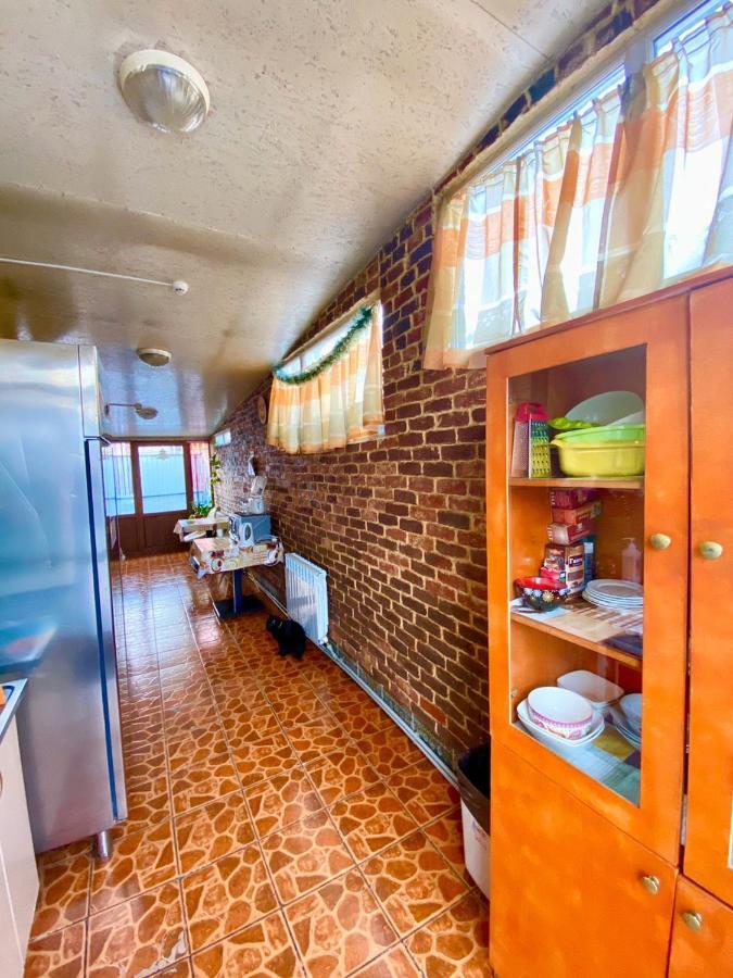Esentai Hostel Алма Ата Екстериор снимка